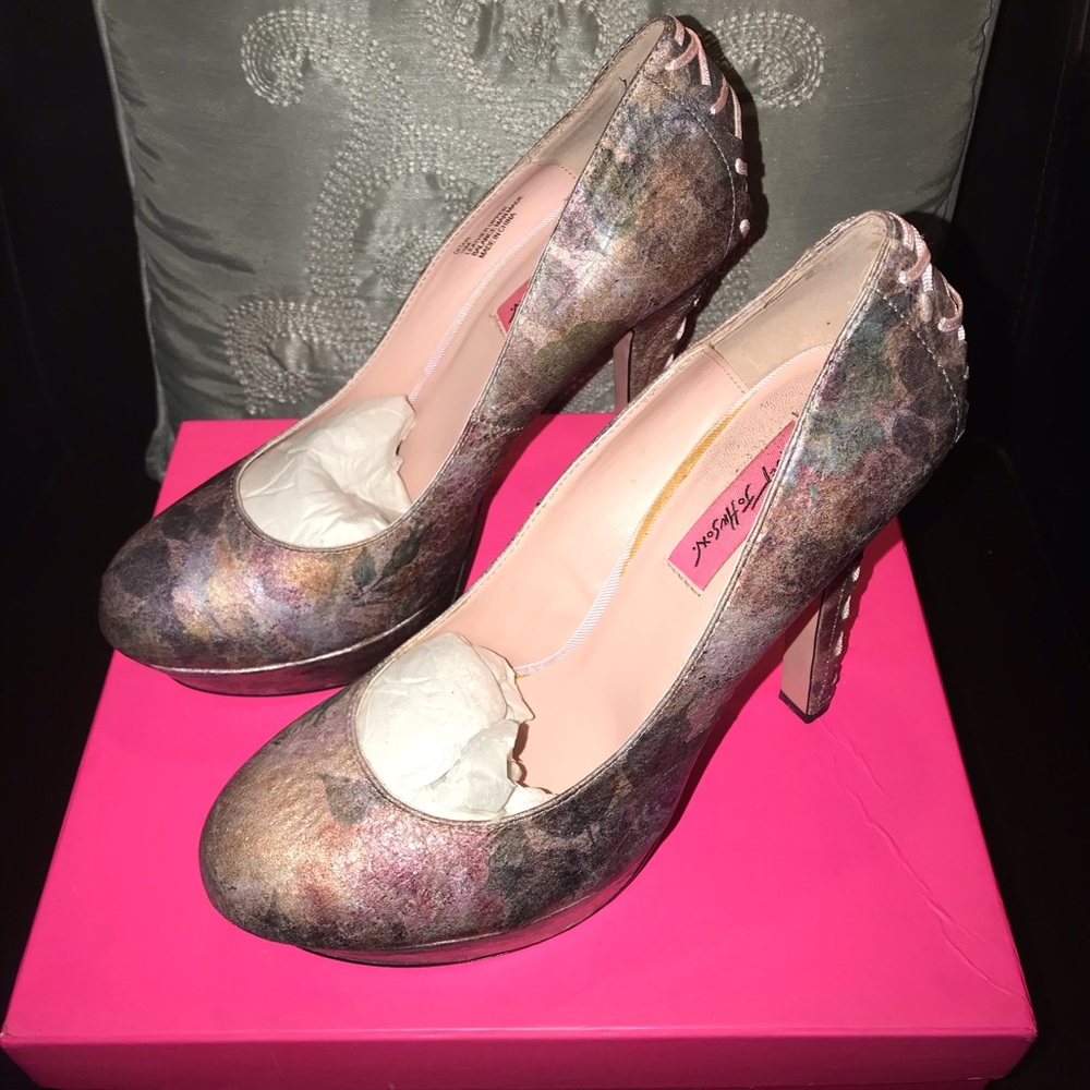 Betsy Johnson Platform Pumps